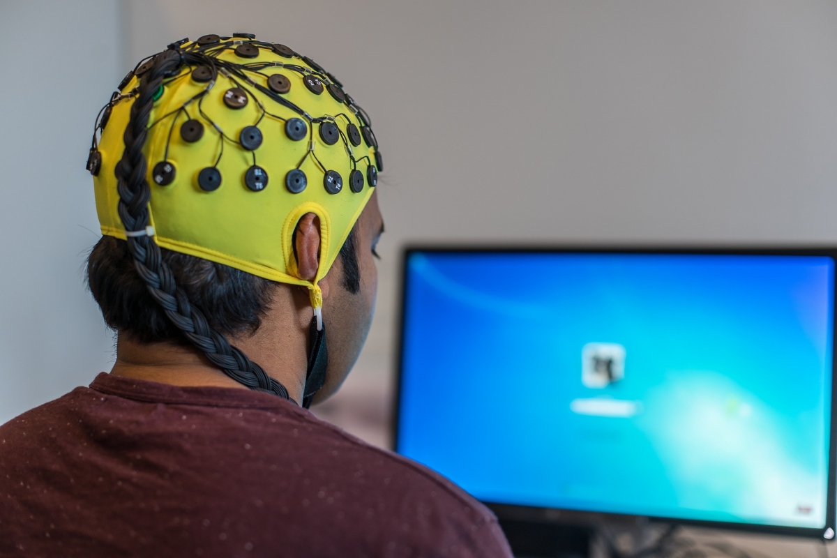 Bild 1: Messung der Gehirnaktivität mittels EEG