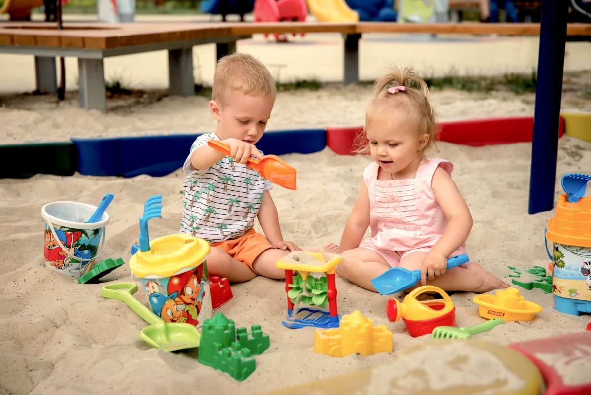 Bild 1: Durch gemeinsames Spielen lernen Kinder mentale Zustände anderer zu verstehen. Bild 1: Durch gemeinsames Spielen lernen Kinder mentale Zustände anderer zu verstehen.