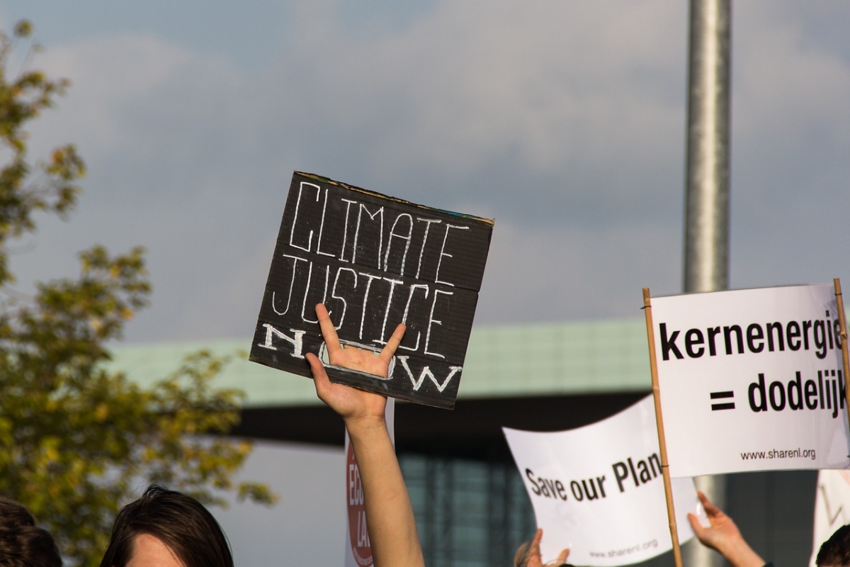 Bild 3: Klimagerechtigkeit wird zunehmend von Klimaschutzbewegungen als Ziel formuliert Bild 3: Klimagerechtigkeit wird zunehmend von Klimaschutzbewegungen als Ziel formuliert