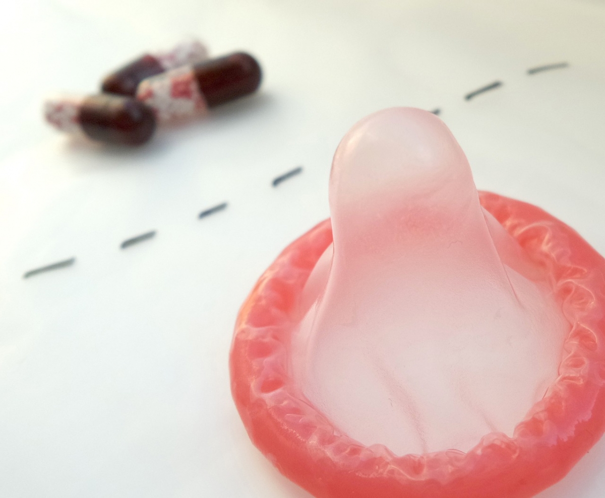 Das Kondom ist nicht mehr der einzige Weg: Schutz durch Therapie, die Prä- (PrEP) und die Postexpositionsprophylaxe (PEP) erweitern die Möglichkeiten im Kampf gegen den HI-Virus. Das Kondom ist nicht mehr der einzige Weg: Schutz durch Therapie, die Prä- (PrEP) und die Postexpositionsprophylaxe (PEP) erweitern die Möglichkeiten im Kampf gegen den HI-Virus.