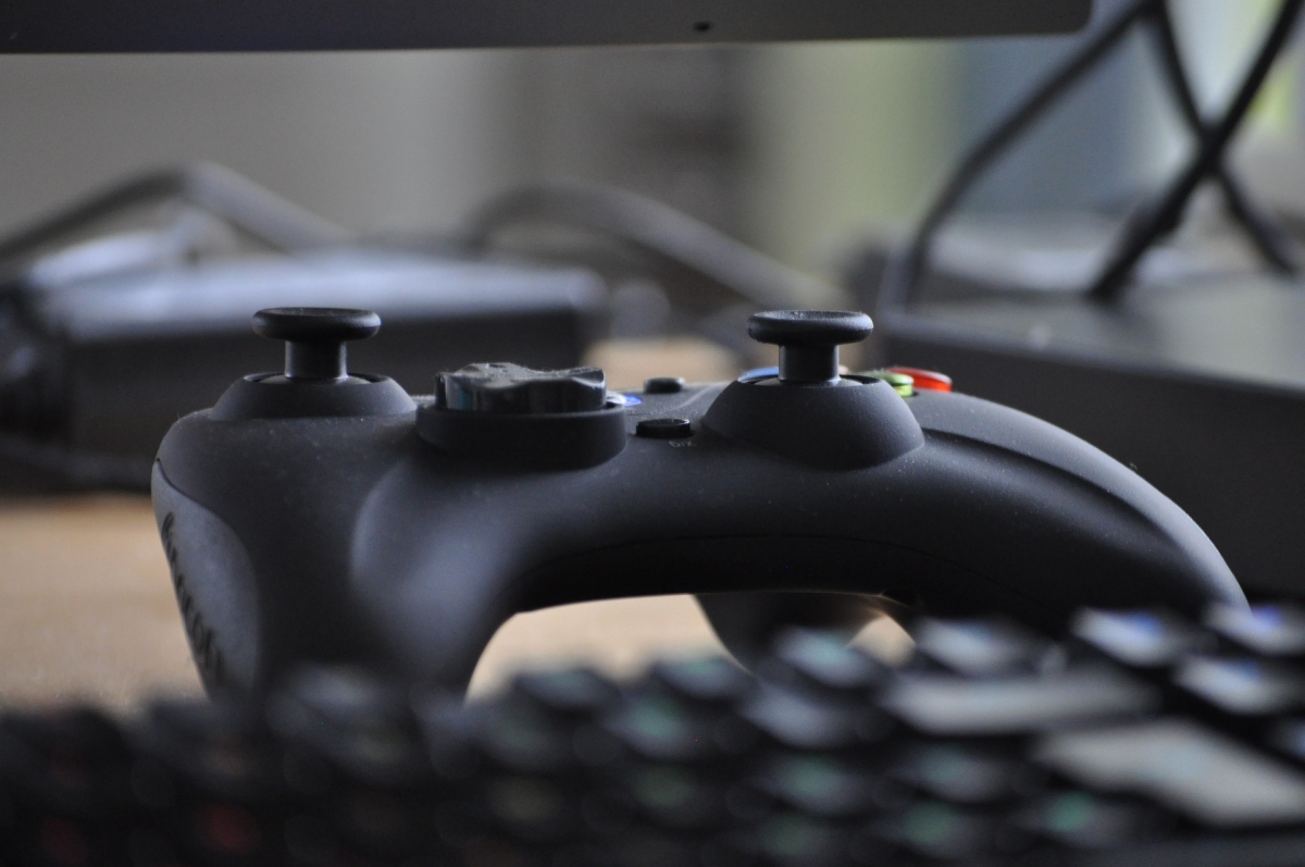 Macht Gewalt in Computerspielen aggressiv? Bild: VanDulti via pixabay (https://pixabay.com/de/technologie-controller-spiel-3189176/, CC: https://creativecommons.org/publicdomain/zero/1.0/deed.de) Macht Gewalt in Computerspielen aggressiv? Bild: VanDulti via pixabay (https://pixabay.com/de/technologie-controller-spiel-3189176/, CC: https://creativecommons.org/publicdomain/zero/1.0/deed.de)