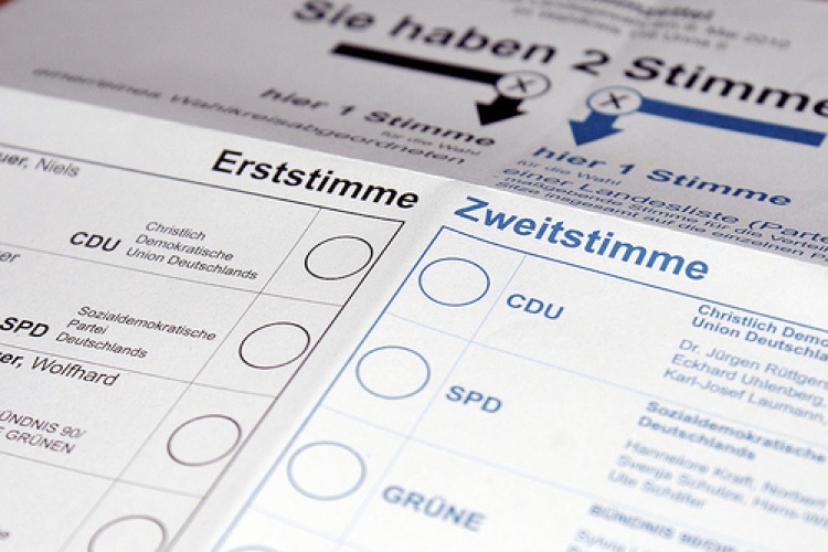 Landtagswahl NRW 2010 von Awaya Legende via Flickr (https://www.flickr.com/photos/awaya/4568339263/in/photolist-nzxFrV-nNgjNm-aYRQQH-pFoVz5-7XFW74-fQQmyU-fUkZxe-6qWkAo-brVqtF-6ocmvt-h8wUbh-gSWMDy-72Gz1P-4tetpc-4S6TQ-brWnet-easMTr-6WFmyP-jwX1M2-72MBRA-dNhLFL-boNZ4-afPQcN-886wHd-nsFe8T-a5mLPt-gtmj2d-gDuscs-8hjtoM-4NJU6-acF67-72MEsc-4NJQz-jCo6JA-a75xY-6ux1ML-fApPG5-5azgD1-dVR38e-5CP2q-akay7A-6WFmqx-6sRLQc-bdMdo2-4X3ai-aeJ3t6-nvkBjU-aFhm77-9rfYUa-Pz4TQj) cc (https://creativecommons.org/licenses/by-sa/2.0/) friese_blog1_byawayalegends_viaflickr.jpg