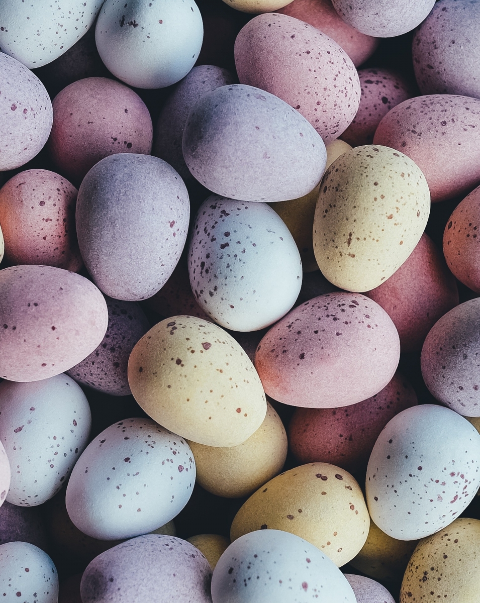 Allmende-Verhandlungen begegnen uns im Alltag immer wieder, wie beispielweise die Verteilung von Süßigkeiten zu Ostern. Bild: AnnieSpratt via pixabay (https://pixabay.com/de/photos/eier-ostereier-süßigkeiten-ostern-1245719/, CC: https://pixabay.com/de/service/license/) Allmende-Verhandlungen begegnen uns im Alltag immer wieder, wie beispielweise die Verteilung von Süßigkeiten zu Ostern. Bild: AnnieSpratt via pixabay (https://pixabay.com/de/photos/eier-ostereier-süßigkeiten-ostern-1245719/, CC: https://pixabay.com/de/service/license/)