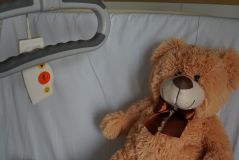 Krebskranke Kinder und ihre Eltern nehmen die Krankheit unterschiedlich wahr – Was bedeutet das für die psychosoziale Versorgung?