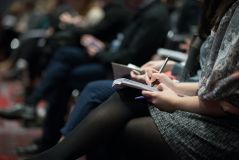 Können Schulungen zur Suizidprävention Leben retten? Eine Online-Umfrage zur Relevanz onkologischer Suizidpräventionsschulung