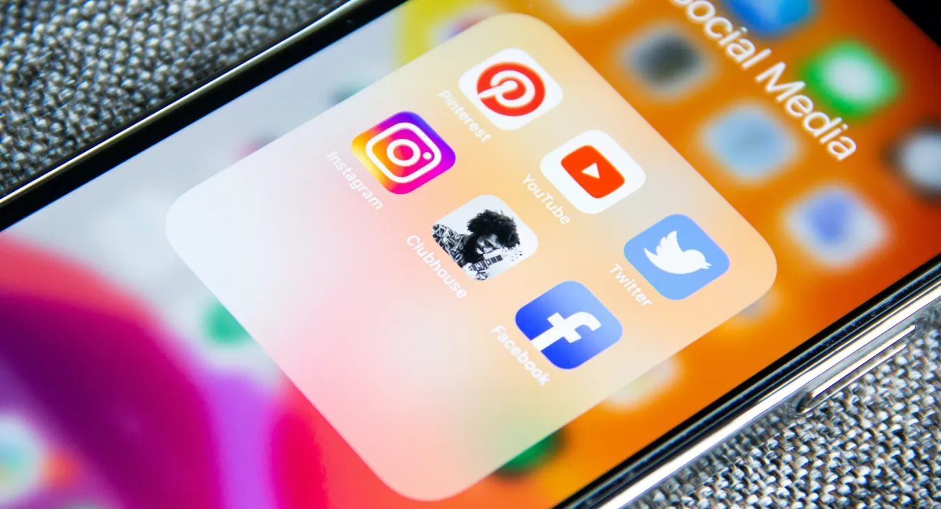 Selbstfürsorge im digitalen Zeitalter: Wie wir gesund mit sozialen Medien umgehen können.
