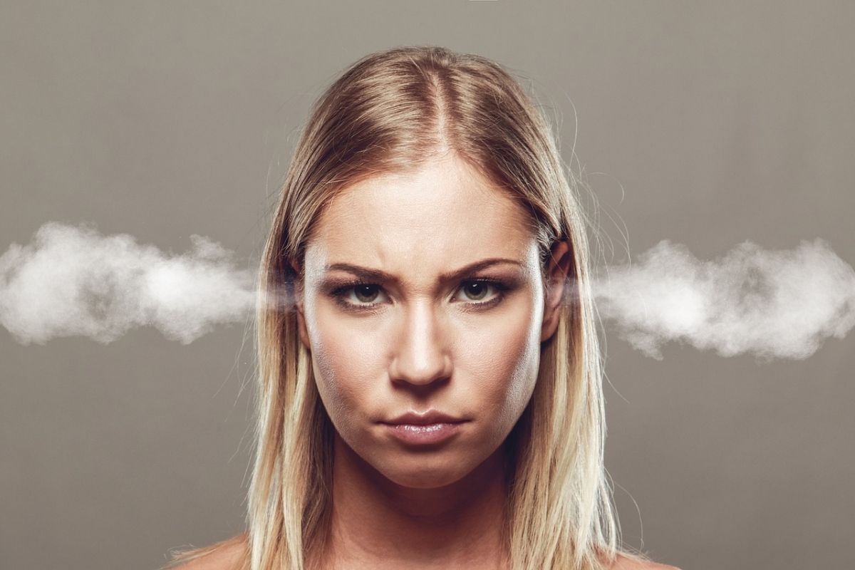 Wut fühlt sich schlecht an und entsteht in Situationen, die wir z.B. negativ bewerten. Foto by composita via pixabay (Kostenloses Bild auf Pixabay - Wütend, Verärgert, Schmollen, CC: https://creativecommons.org/publicdomain/zero/1.0/deed.de).