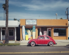 Bild von Unsplash via Pixabay (https://pixabay.com/de/vw-k%C3%A4fer-surfshop-california-1031513/), CCO (https://creativecommons.org/publicdomain/zero/1.0/deed.de)